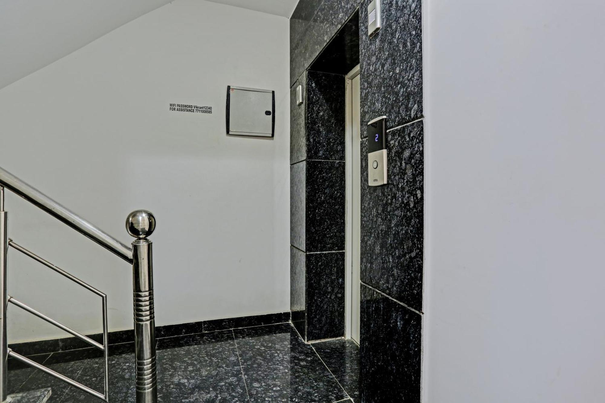 Hotel O Vikrant Residency Gurgaon Esterno foto