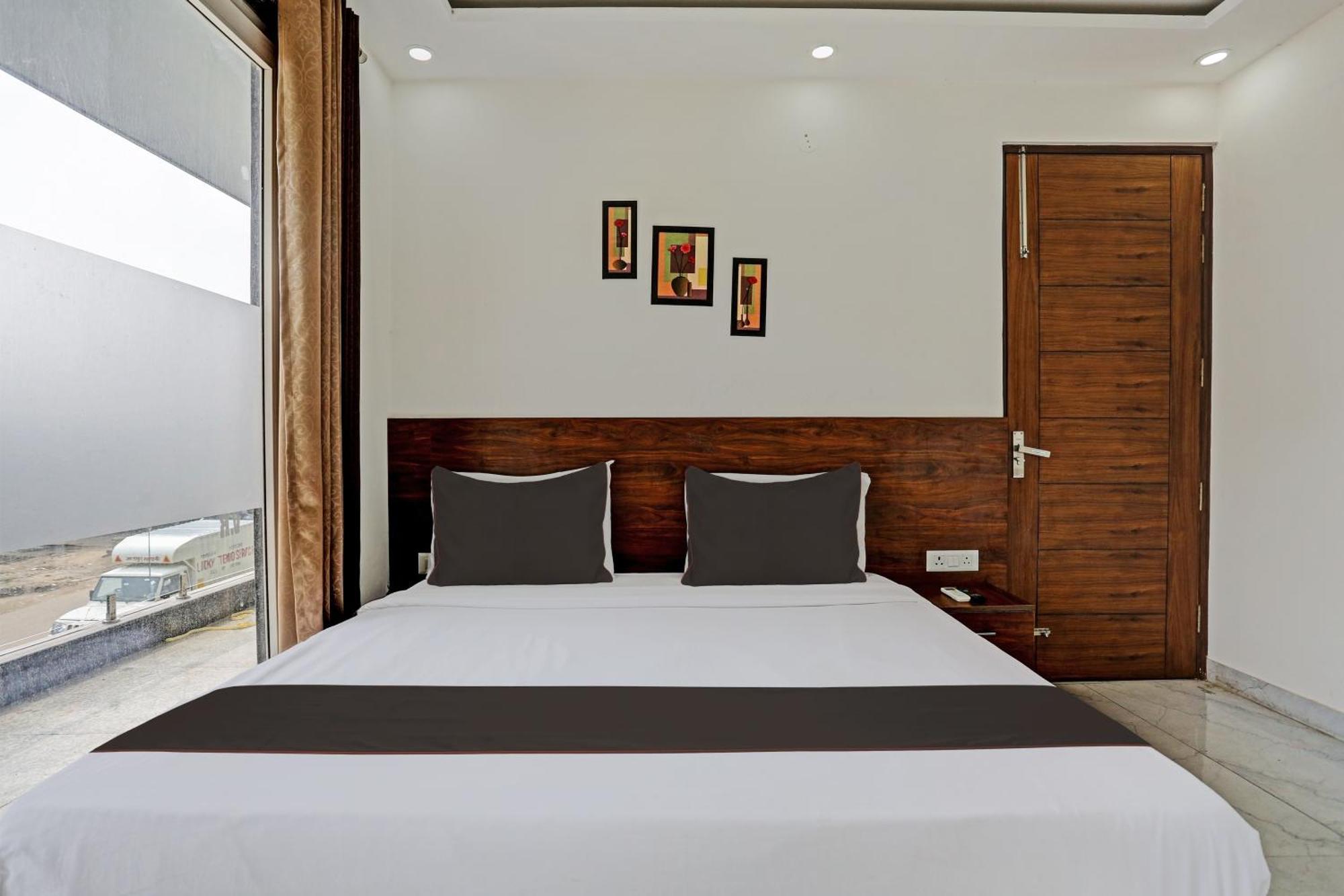 Hotel O Vikrant Residency Gurgaon Esterno foto