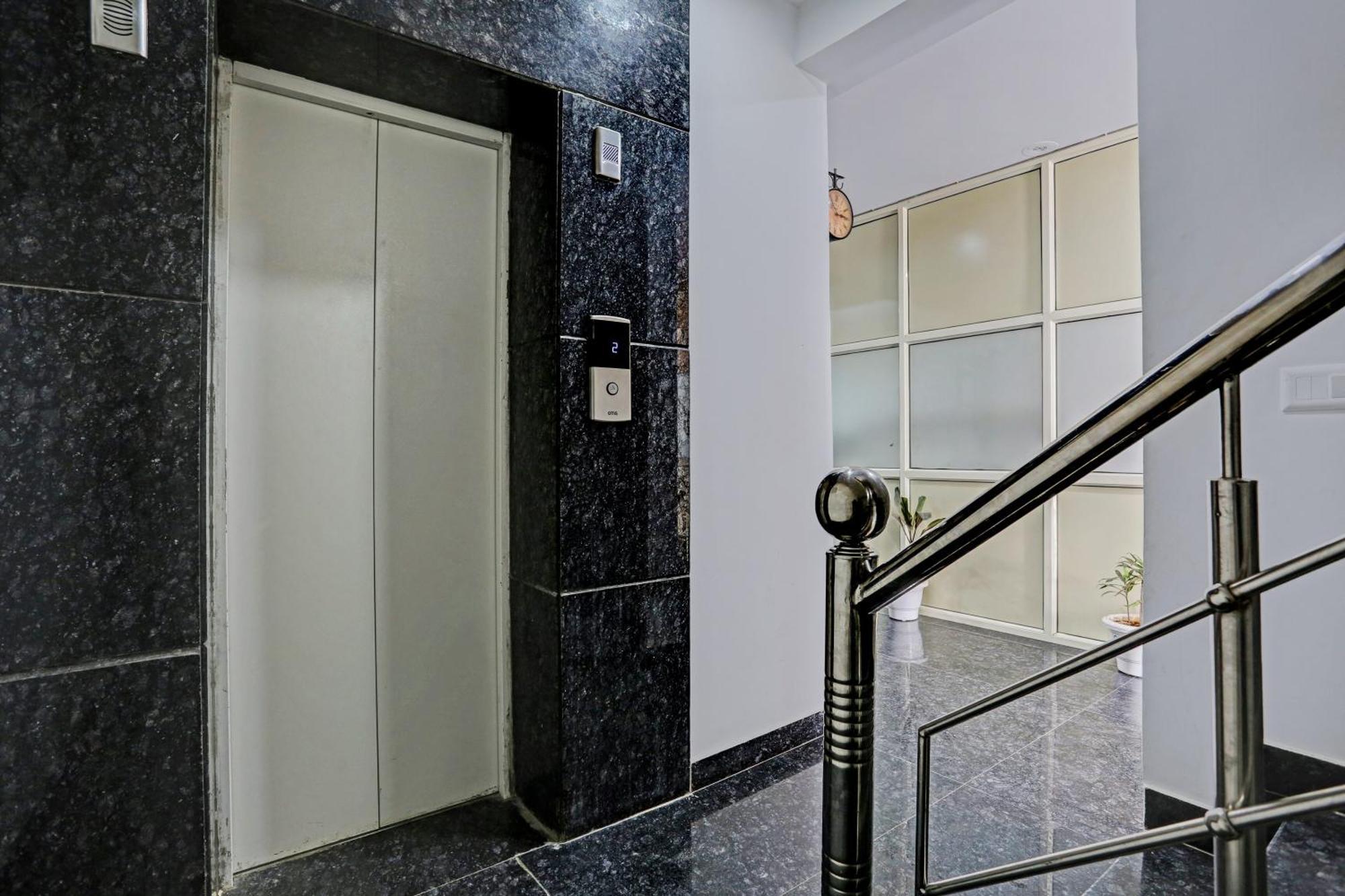 Hotel O Vikrant Residency Gurgaon Esterno foto